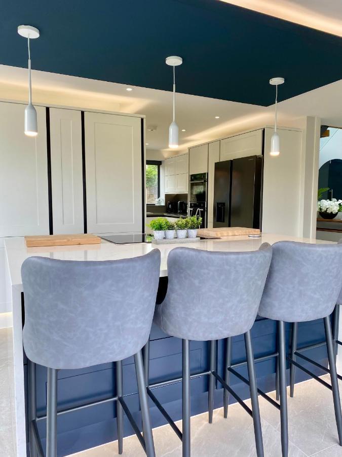 Stunning Modern Home Set In Beautiful Grounds. Bath Extérieur photo