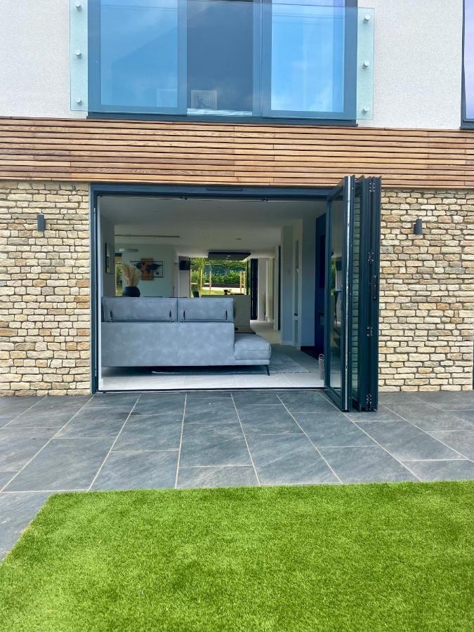 Stunning Modern Home Set In Beautiful Grounds. Bath Extérieur photo