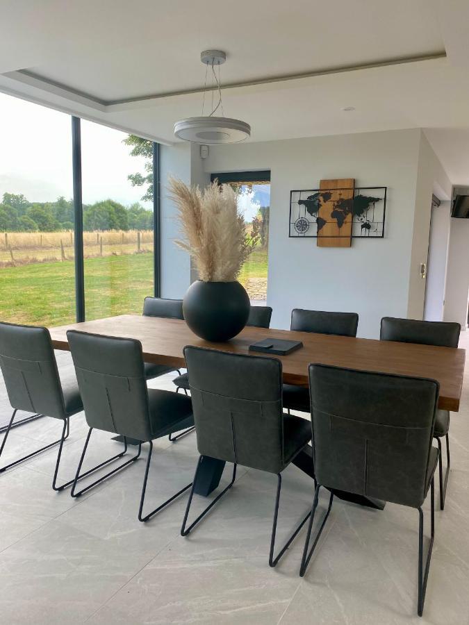 Stunning Modern Home Set In Beautiful Grounds. Bath Extérieur photo