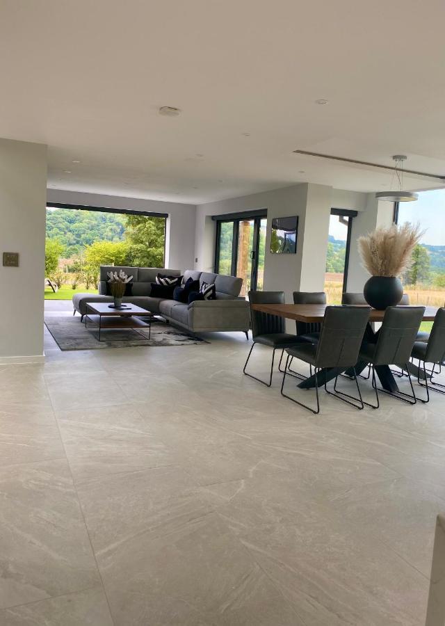 Stunning Modern Home Set In Beautiful Grounds. Bath Extérieur photo