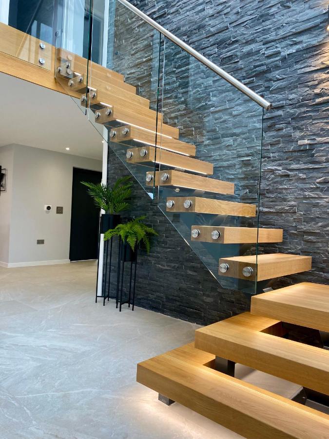 Stunning Modern Home Set In Beautiful Grounds. Bath Extérieur photo