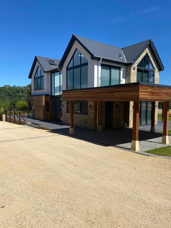 Stunning Modern Home Set In Beautiful Grounds. Bath Extérieur photo