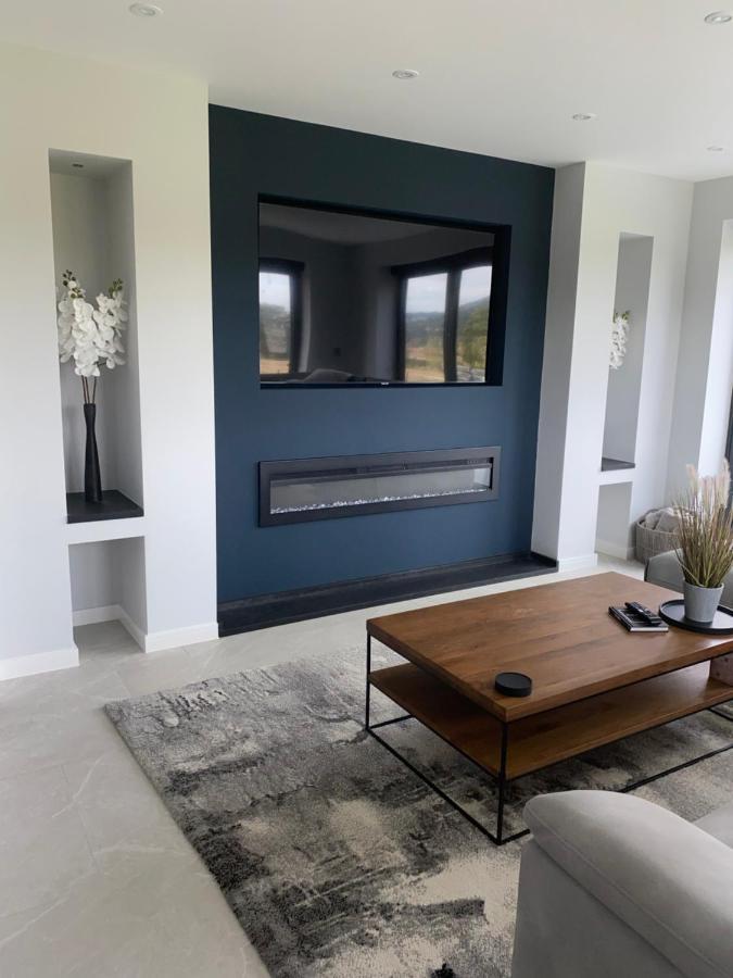 Stunning Modern Home Set In Beautiful Grounds. Bath Extérieur photo