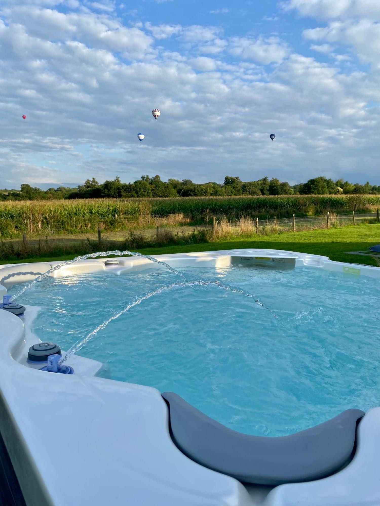 Stunning Modern Home Set In Beautiful Grounds. Bath Extérieur photo