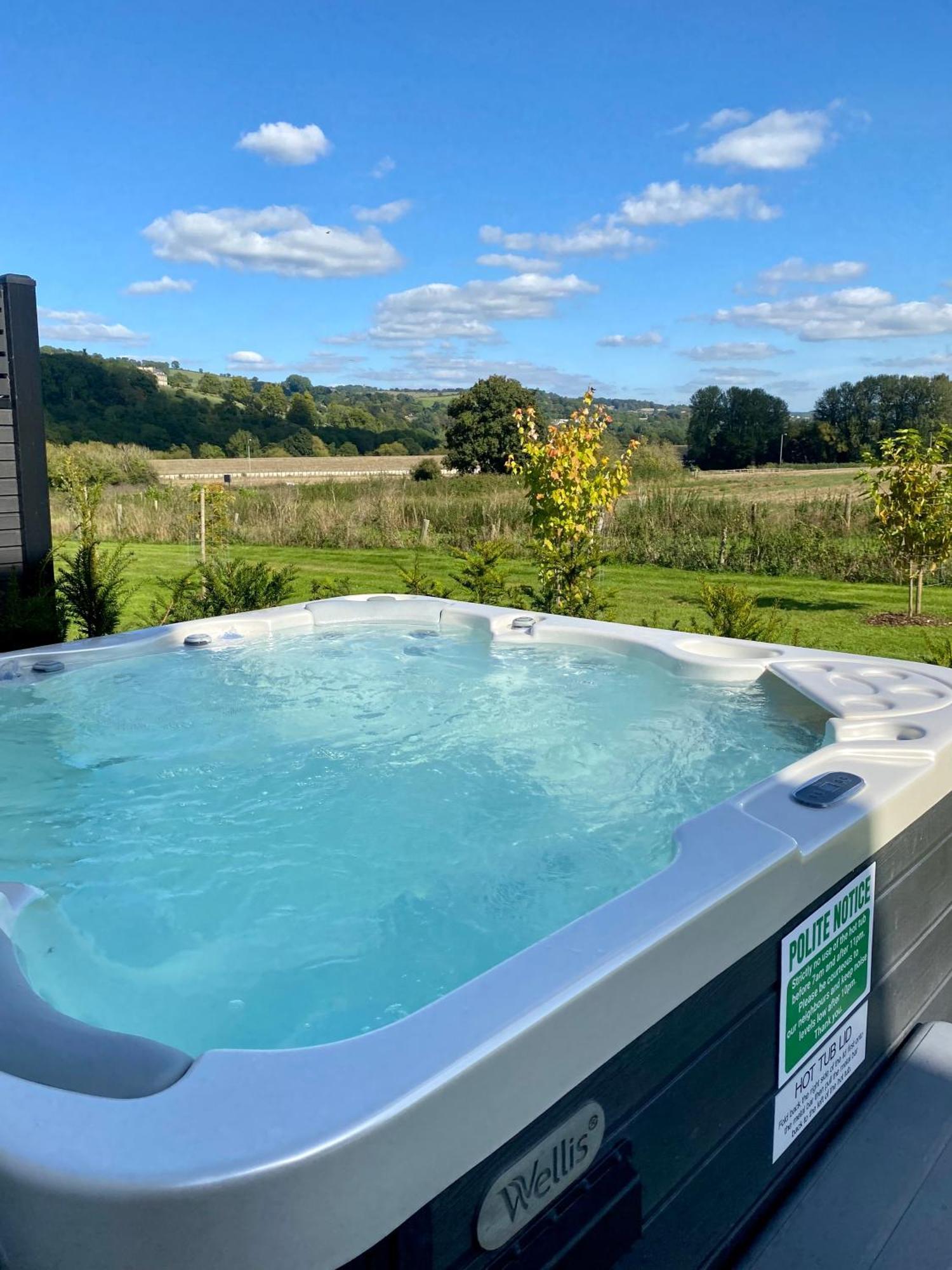 Stunning Modern Home Set In Beautiful Grounds. Bath Extérieur photo
